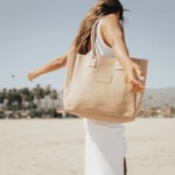 Parker Clay Merkato Signature Leather Tote in Sand - Picture 1 of 10